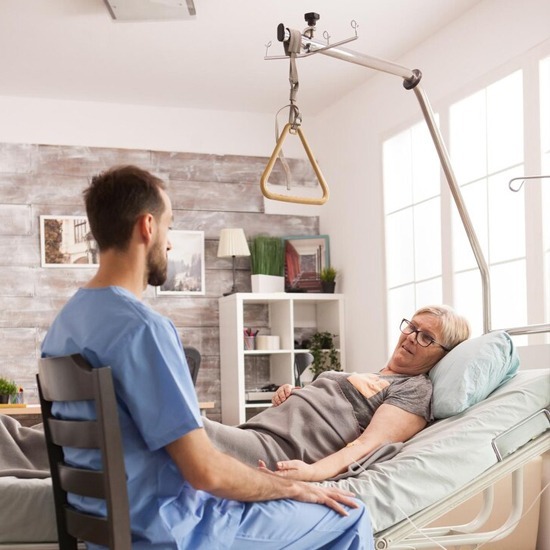 บริษัทจัดส่งพนักงานดูแลผู้สูงอายุ สายไหม-รามอินทรา - บริการจัดหาคนดูแลผู้ป่วยติดเตียงในกรุงเทพ ราคาพิเศษ